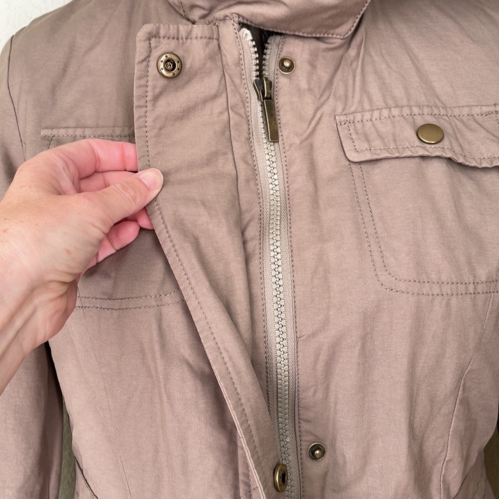 🚫 SOLD LBD Laundry by Design Utility Jacket with Faux Fur Hood Tan S - Picture 4 of 15